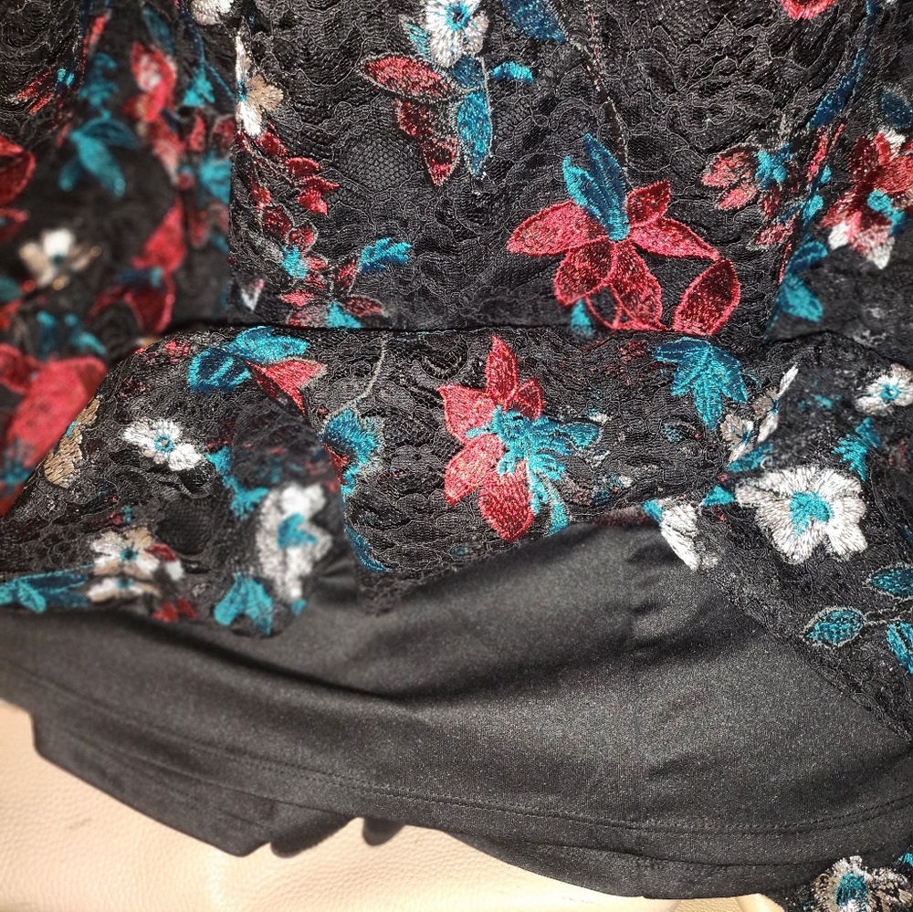Torrid embroidered lace cocktail dress 2 - Picture 5 of 7